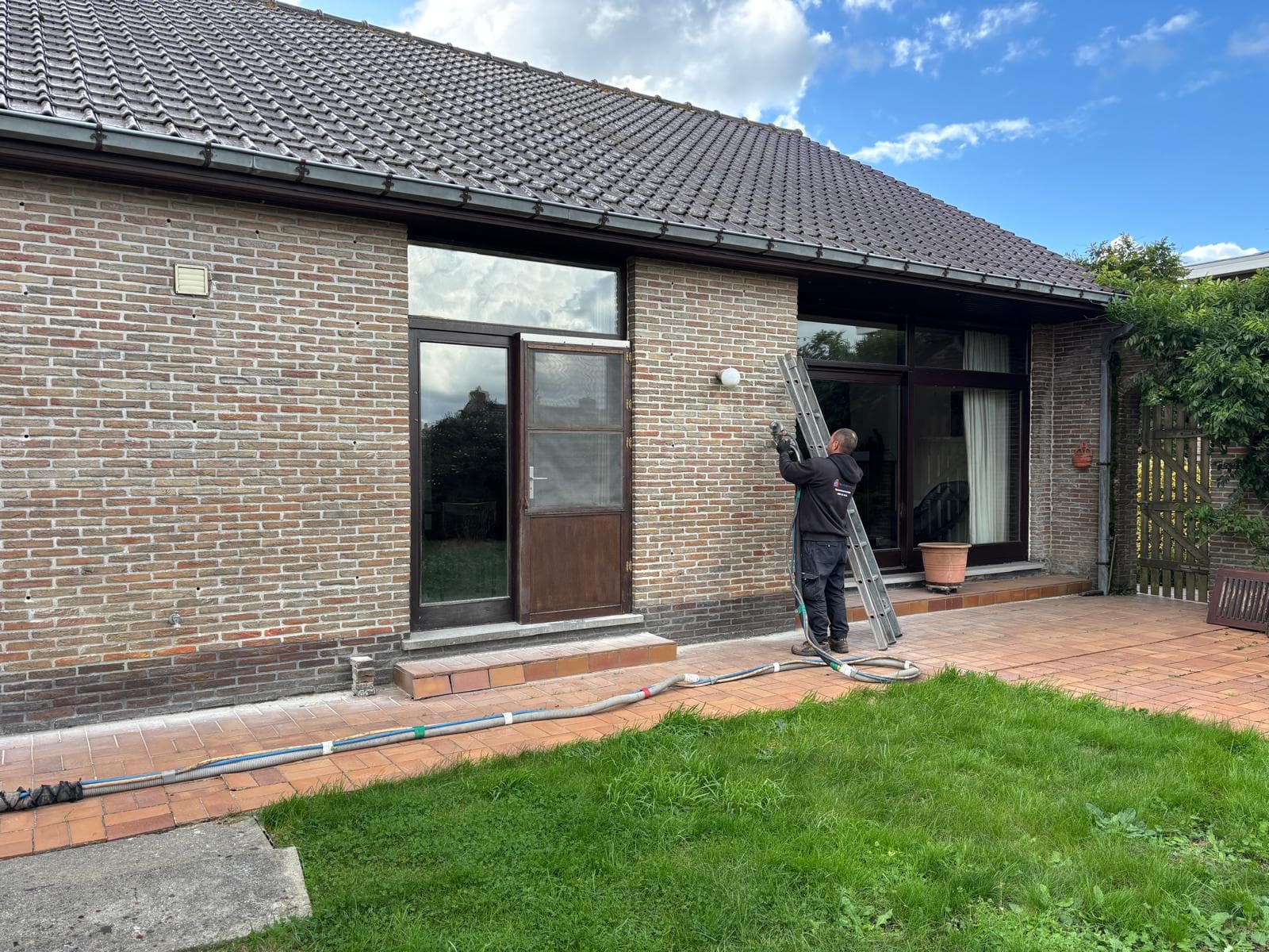 Spouwmuurisolatie met EPS-parels bij open bebouwing in Diksmuide