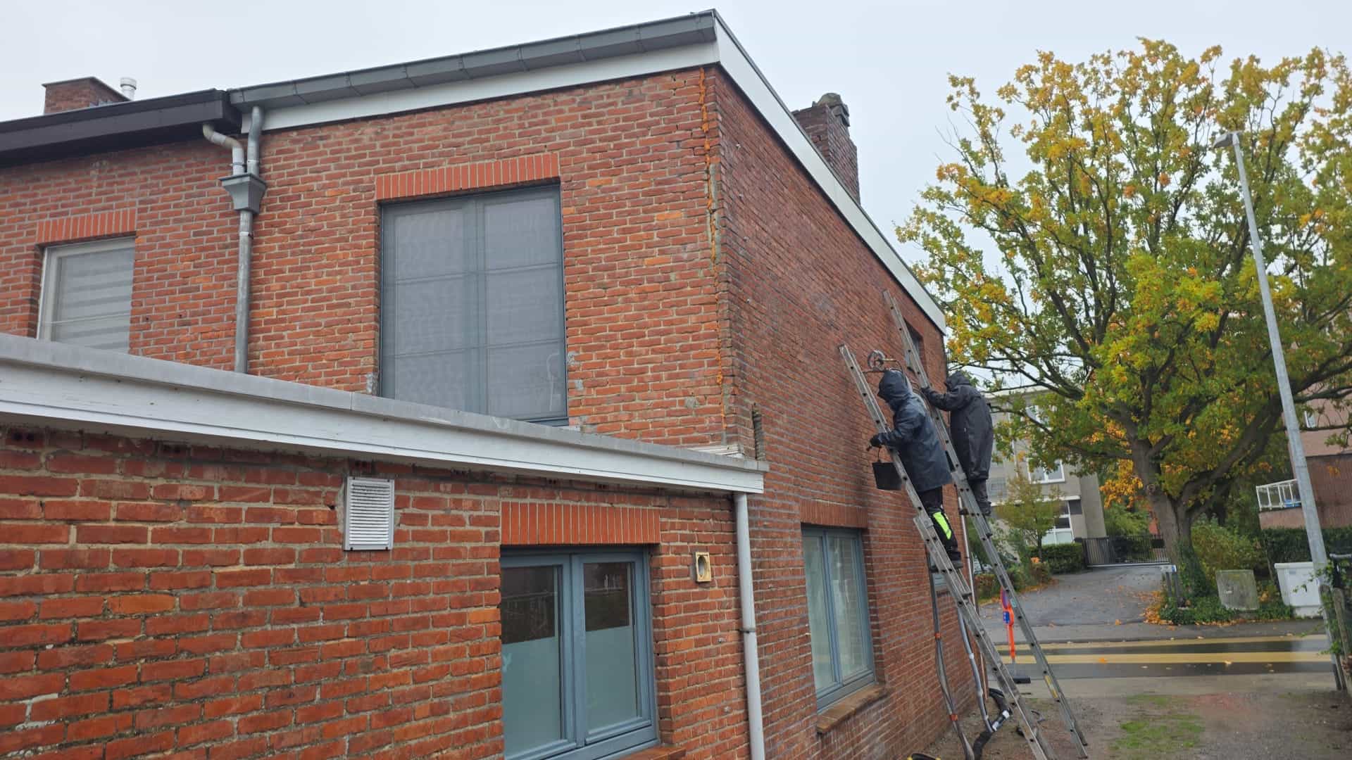 Spouwmuur na-isoleren met EPS-parels in Zele