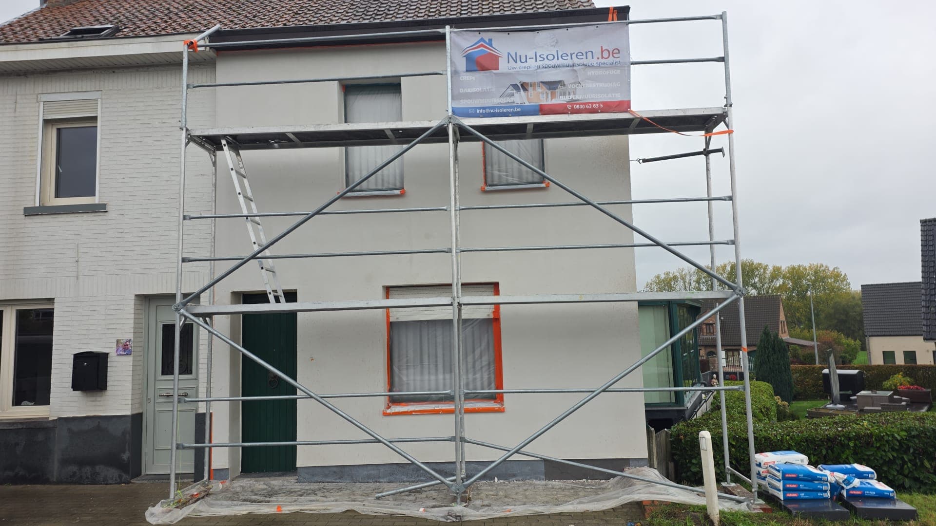 Crepi gevel in Ninove tijdens renovatie van bakstenen buitengevel