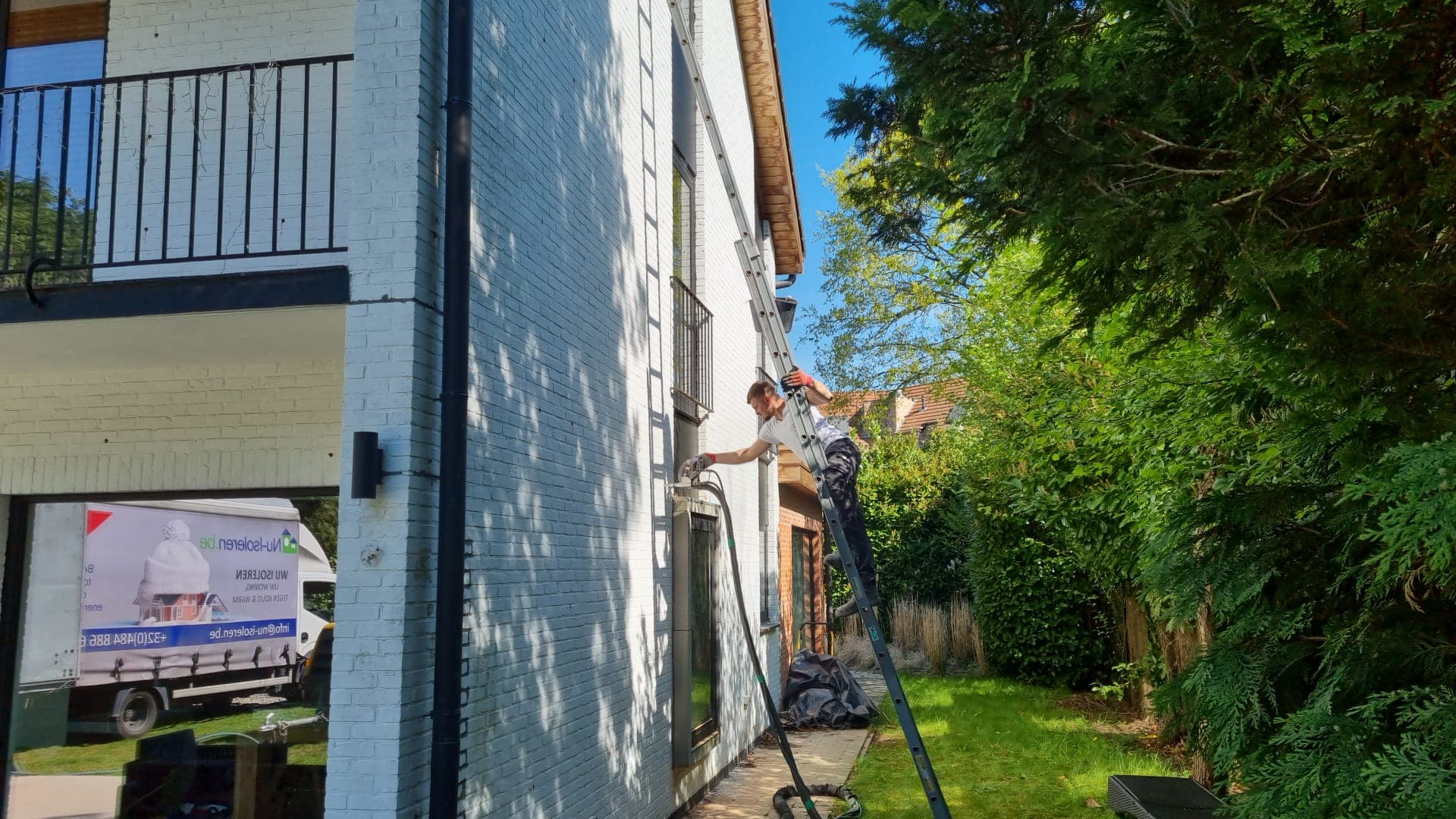 Professional cavity wall insulation