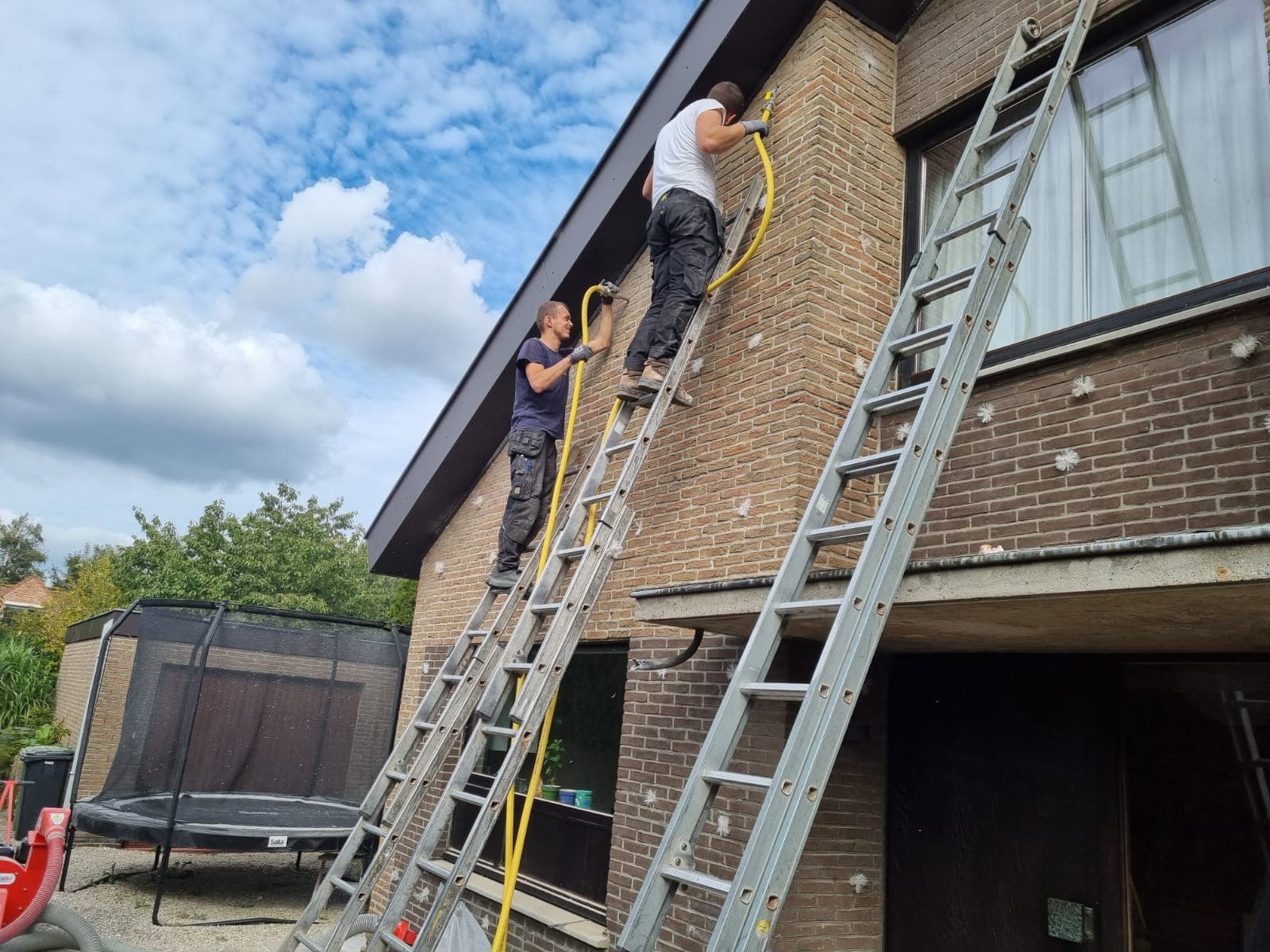 How is cavity wall insulation removed? - 1