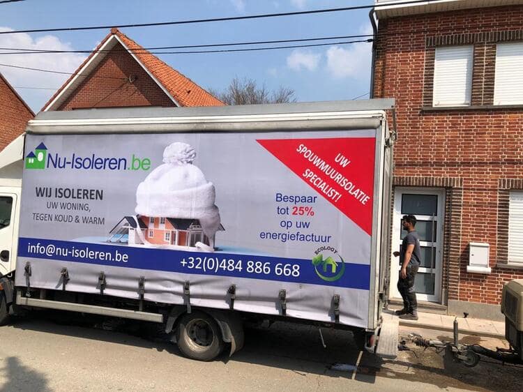 Realisatie 90m EPS Isomo Pearls spouwmuurisolatie + polystyreen parels onder de dakpannen als daiksolatie te Ruiselede