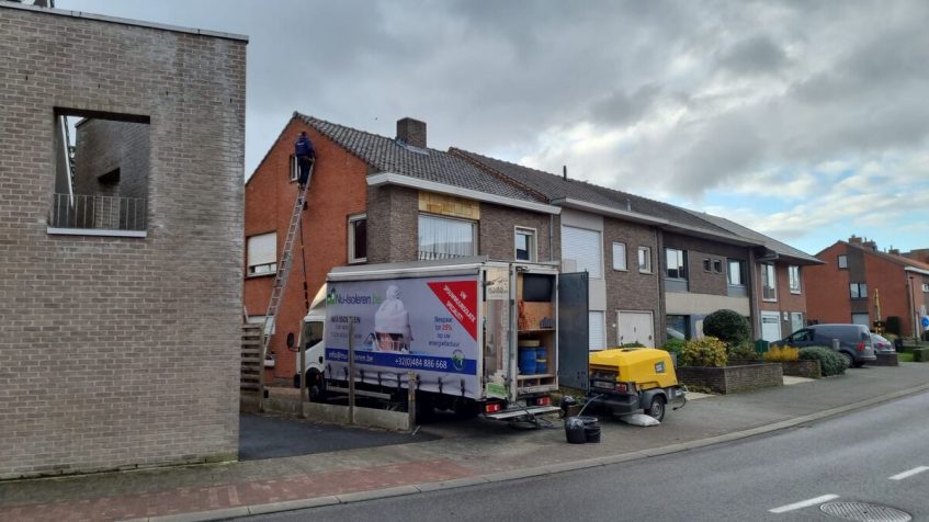 Realisatie 100m EPS Isomo Pearls spouwmuurisolatie te Tielt